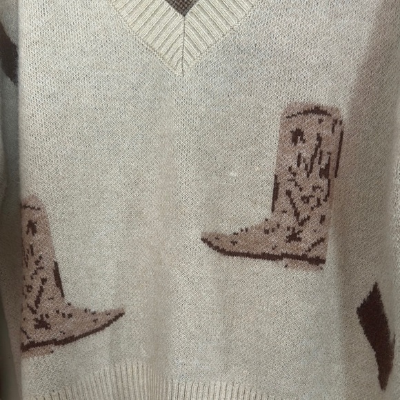 Vestique Cream and Brown V-Neck Sweater with Cartoon Bear Design - Picture 6 of 7